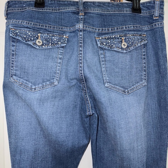 2.5 Short Chico's Blue Flare Wide Leg Jeans with Bling size 14 equivalent - Picture 6 of 7